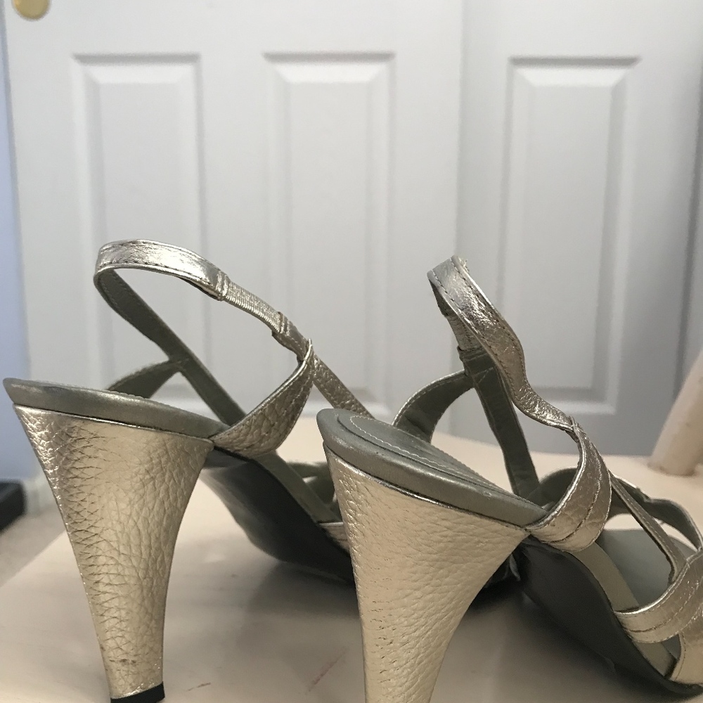 Bandolino | Silver Metallic Heels - Picture 7 of 8